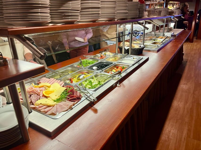 Prague: Sightseeing Boat Cruise with Buffet Dinner - Key highlights to know before you go