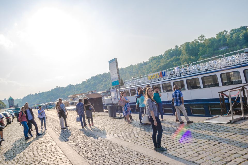 Prague: Sightseeing Boat Cruise with Buffet Dinner - Kampa Island and the Dancing House: classic Prague meets modern edges