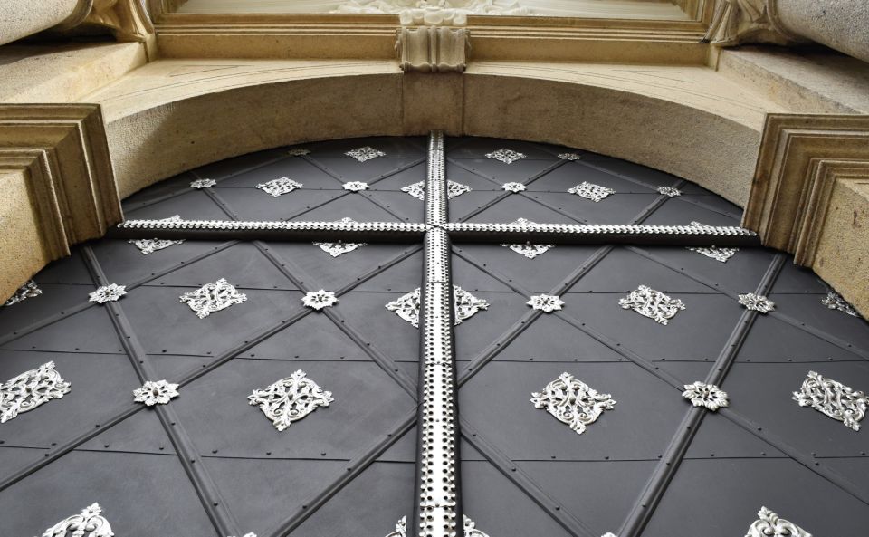 Prague: Skip-the-line Strahov Monastery and Library Tour - Strahov Picture Gallery: art across centuries in one circuit