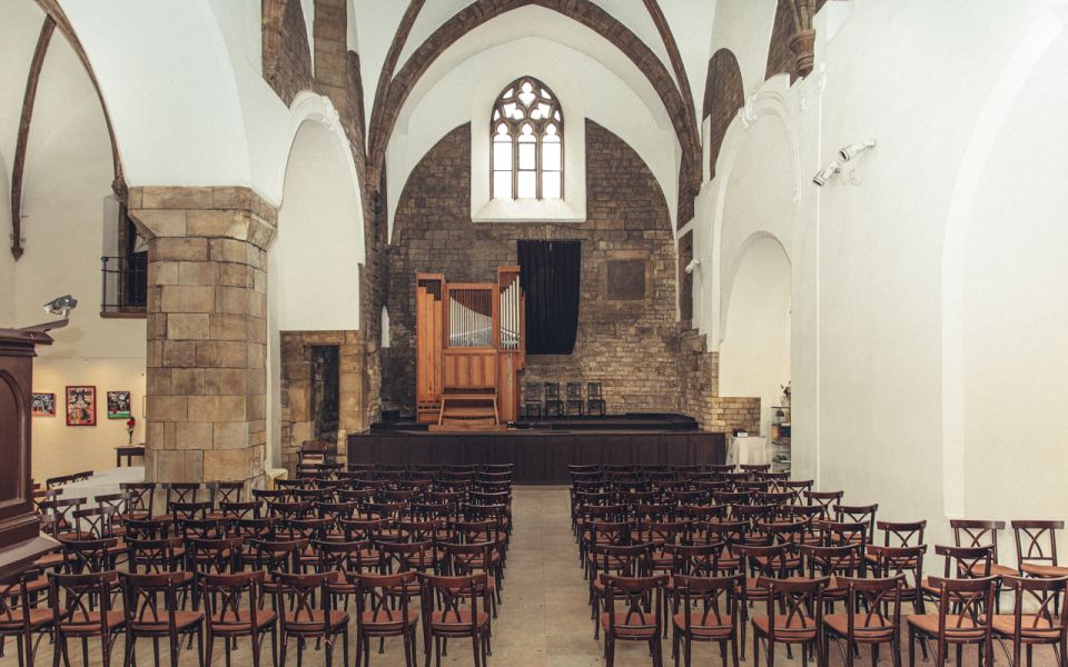 Prague, St. Martin: The Best of World & Czech Music - Etiquette, rules, and small comforts that matter