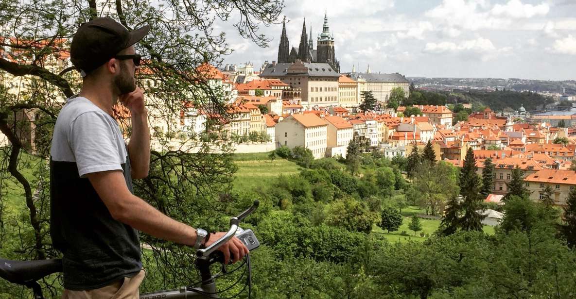 Prague: Stunning Viewpoints, Castle, City & Park E-Bike Tour - Guides you might meet: the difference a good storyteller makes