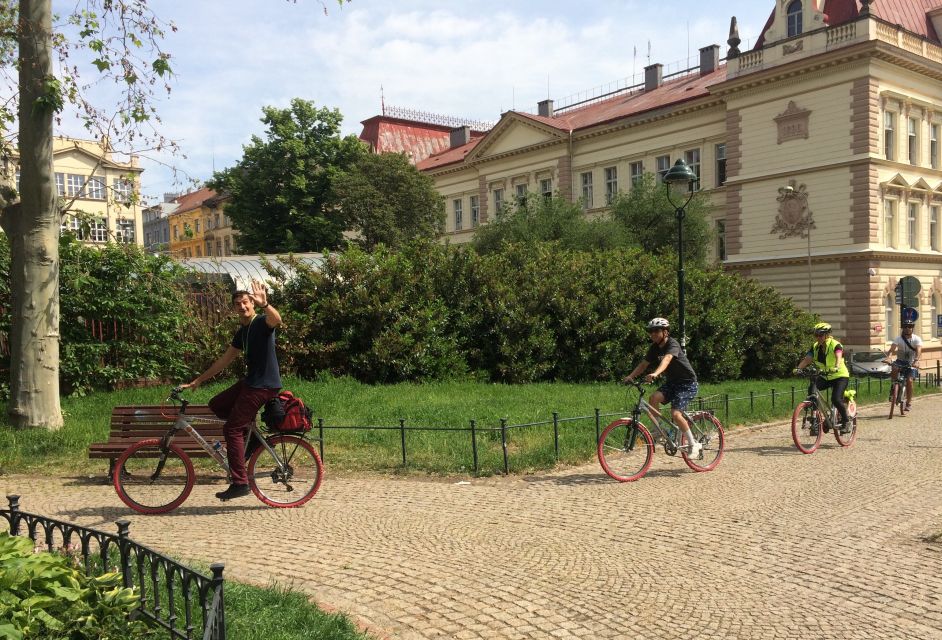 Prague: Stunning Viewpoints, Castle, City & Park E-Bike Tour - PRAHA BIKE setup: what’s included before you even pedal