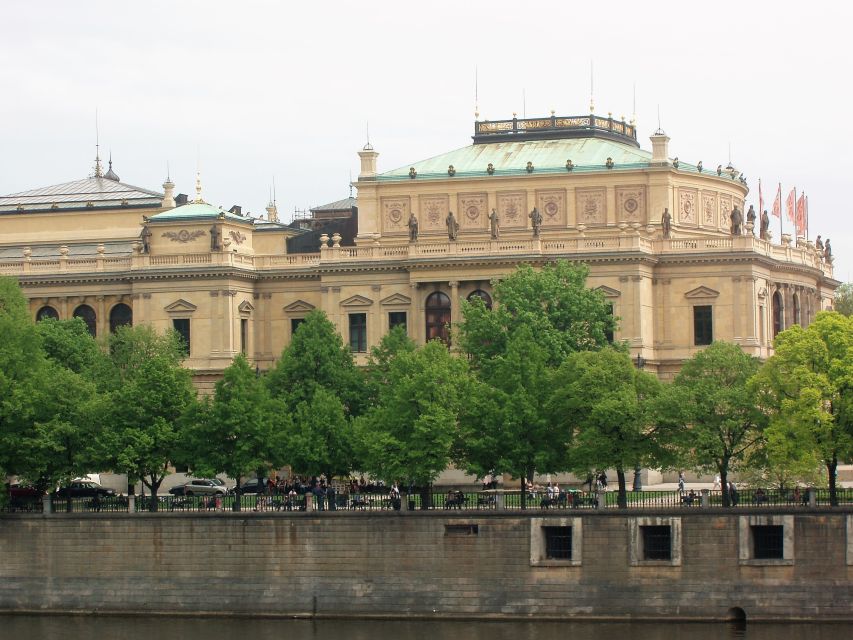 Prague: Tailored Sightseeing Tour in French - Jewish Quarter: the stop that adds human context to Czech history