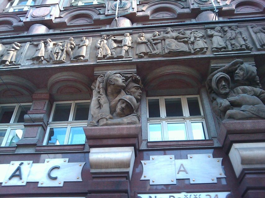 Prague: Tailored Sightseeing Tour in French - Price and logistics: when $52 feels fair and when it might not