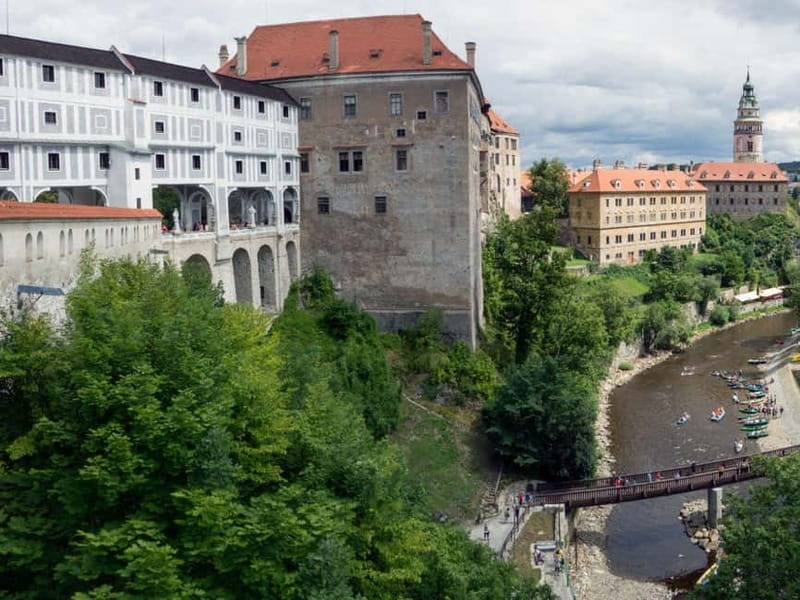 Prague: Transfer to Vienna via fabulous Cesky Krumlov - Český Krumlov Castle: the highlight stop with real-world caveats