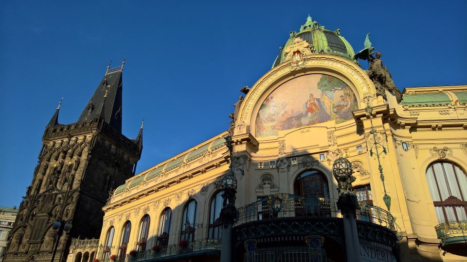 Prague: Vintage Car Ride and Walking Tour - Prague Castle start: where the tour pivots from views to meaning