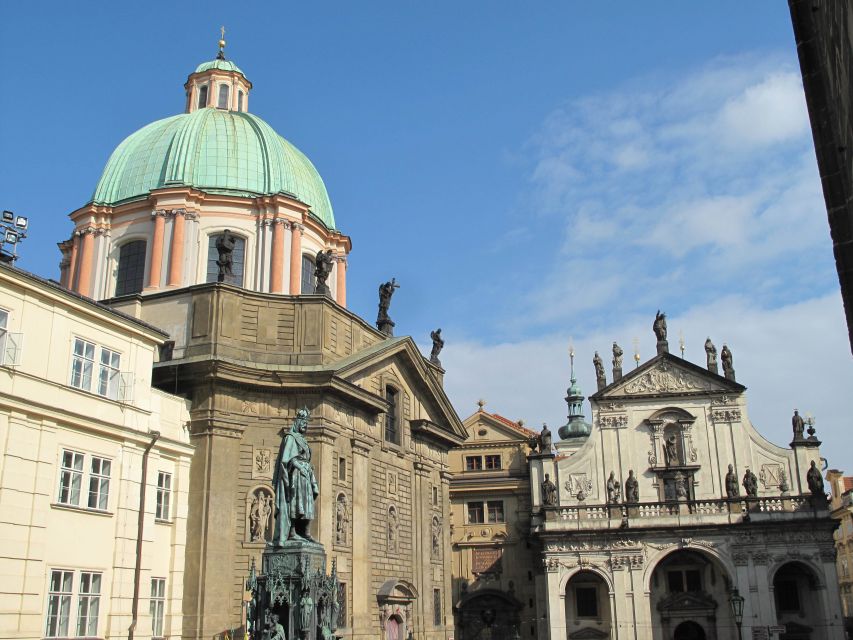 Prague: Vintage Car Ride and Walking Tour - Ending at Old Town Square: you finish where the story tightens