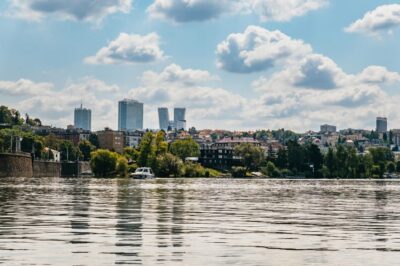 Prague: Vltava River Guided Canoeing Tour - The 150 Minutes on the River: What the Flow Feels Like