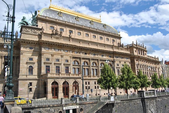 Prague's charming old places tour in Russian language - A Russian-language circuit that hits Prague’s biggest landmarks