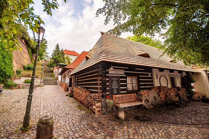 Prague's charming old places tour in Russian language - Charles Bridge history and the Kampa island change of mood