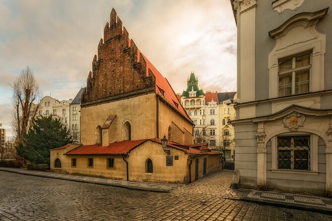 Prague's charming old places tour in Russian language - John Lennon Wall to Nerudova: finishing the Lesser Town story