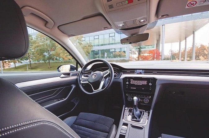 Private ARRIVAL Transfer by LIMOUSINE 3+1pax - What to Expect at Pickup: Phone Number, Waiting, and Clear Handoffs