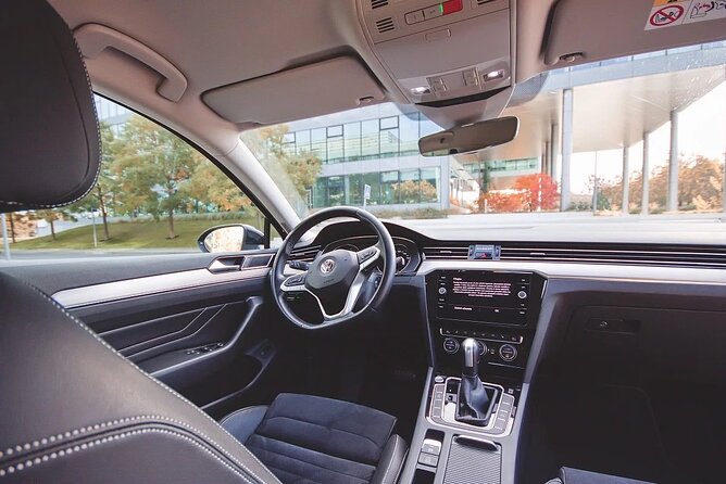 Private ARRIVAL Transfer by LIMOUSINE 3+1pax - The Driver Factor: Examples of Service Style (and How to Judge Yours)