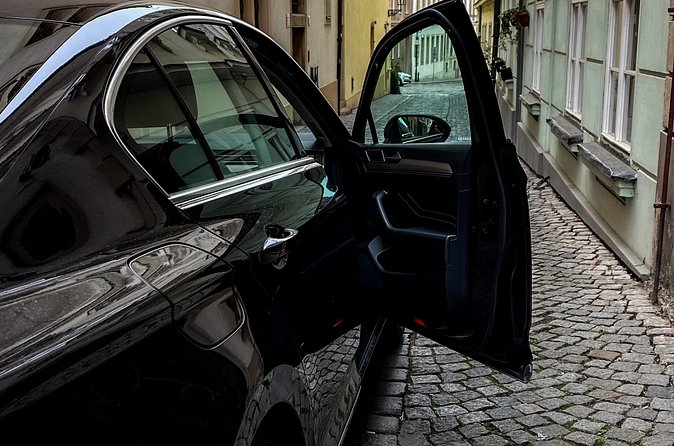 Private ARRIVAL Transfer by LIMOUSINE 3+1pax - Who This Fits Best in Prague