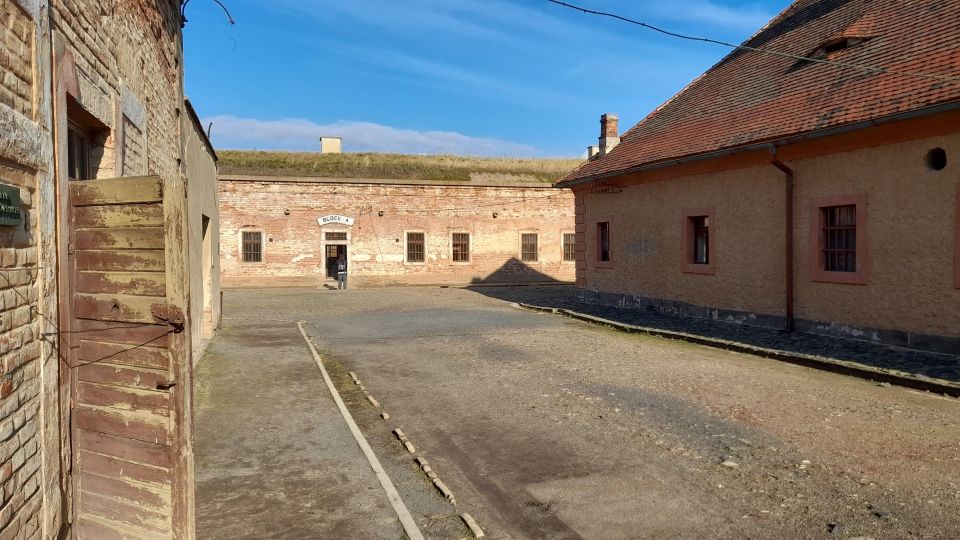 Private Half-Day Tour To Terezin Concentration Camp - Small Fortress: walking the Gestapo prison route