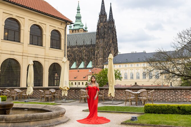 Private Photoshoot Tour in Prague - Working With Julia Kazakova: Posing Help and Options You Can Actually Use