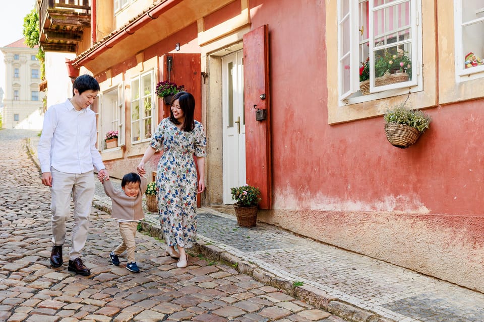 Private Prague Sunrise Photoshoot + Walking Tour - Leah’s Two Roles: Certified Guide Level 2 and Professional Photographer