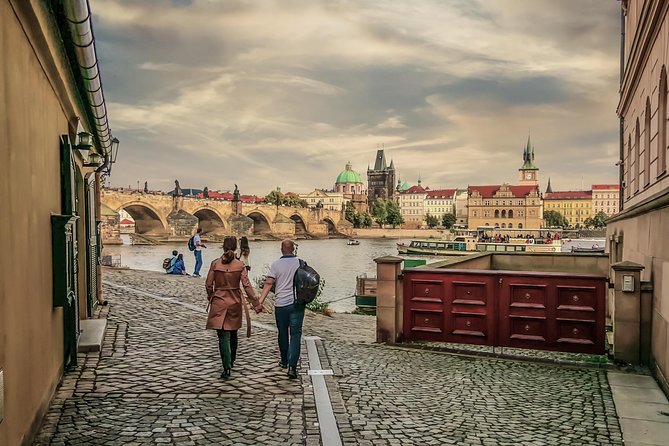 Private Prague walking tour & Karlstejn castle trip from Prague - Lunch in the countryside: the reset button you’ll appreciate later