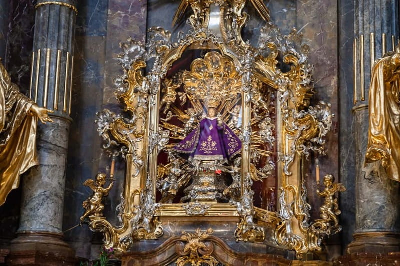Private Walking tour: From Charles Bridge to Prague Castle - Prague Castle square: what you’ll get without entry tickets
