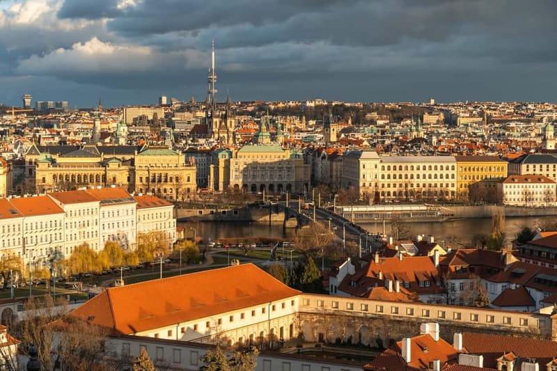 Private Walking tour: From Charles Bridge to Prague Castle - Why the Charles Bridge to Prague Castle route makes sense