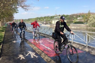 River & Park Bike Tour to Troja Chateau (Private small groups) - Stromovka and Letná parks: two big Prague breaks in about 20 minutes of riding time