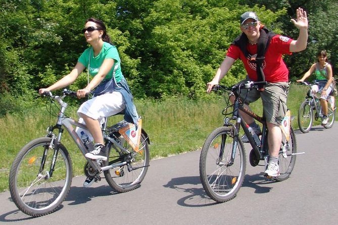 River & Park Bike Tour to Troja Chateau (Private small groups) - Bikes, helmets, storage, and the small details that make it work