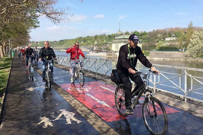 River & Park Bike Tour to Troja Chateau (Private small groups) - Stromovka and Letná parks: two big Prague breaks in about 20 minutes of riding time