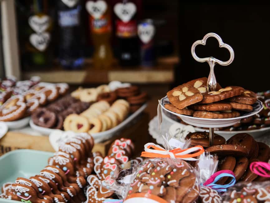 Secret walking Food Tour Prague - Gingerbread Store Stop: Fresh-Baked Gingerbreadmen