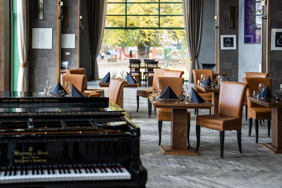 Sinatra Tribute. Concert & dinner. - Prague’s Art Restaurant Mánes: Where the Evening Starts