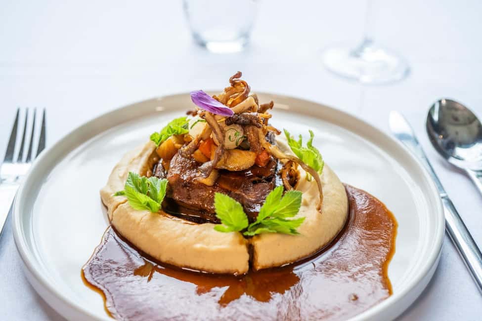 Sinatra Tribute. Concert & dinner. - Dinner First: The Three-Course Menu (And What It Signals)