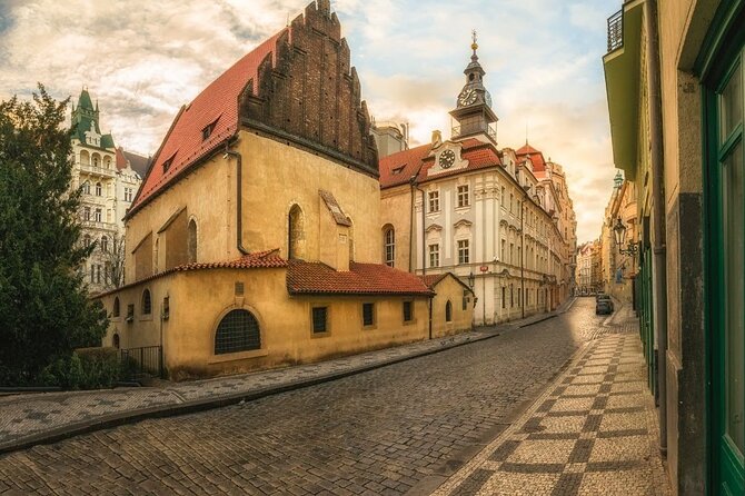 Small-Group Tour through the History of Jewish Prague - What the Small Group and Timing Really Give You