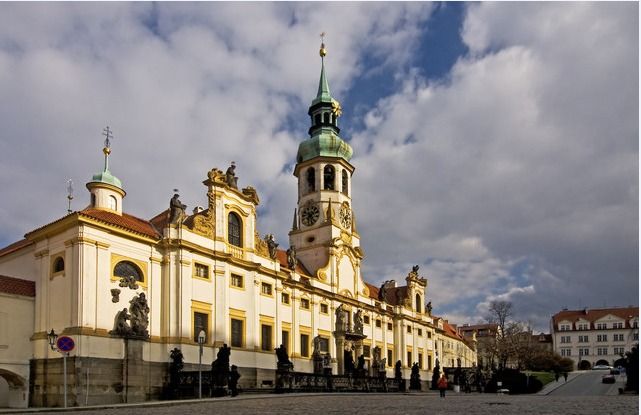 The essentials of Prague - Group size, pace, and the French-only reality