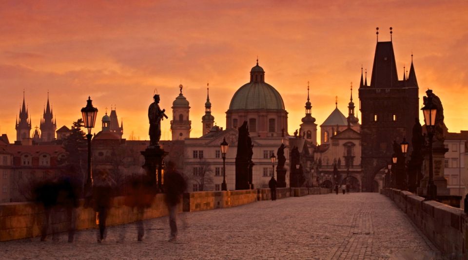 The essentials of Prague - Finding the start: Powder Tower and the Municipal House