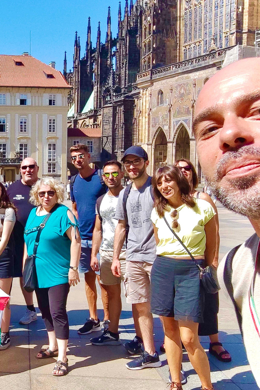 Tour of Prague Castle in italian language ticket included - Old Royal Palace: where rulers felt close to power