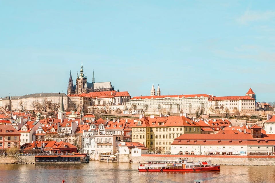 Tour of Prague Castle in italian language ticket included - Golden Lane (Vicolo d’Oro): tiny houses with oversized atmosphere
