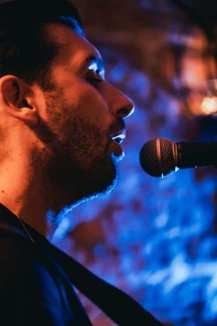 Wednesday Night Live Music with Cocktails - Kontakt Bar in Prague 1: The Easy Start to a Wednesday Night