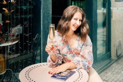 Wine Tasting and History Prague - Starting in an Art Gallery With Cold Prosecco